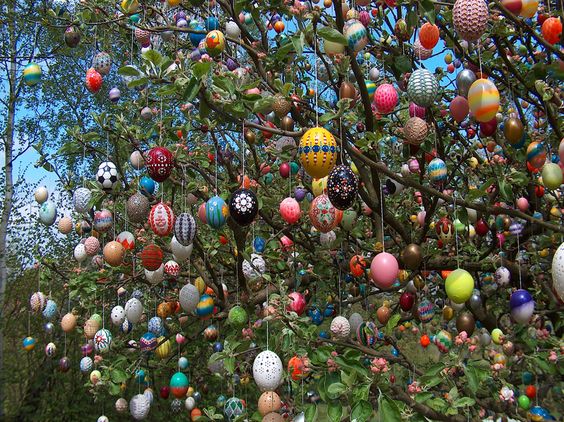 Decorating an Easter Tree