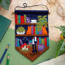 Hawthorn Handmade - Book Lover Pennant Felt Craft Kit